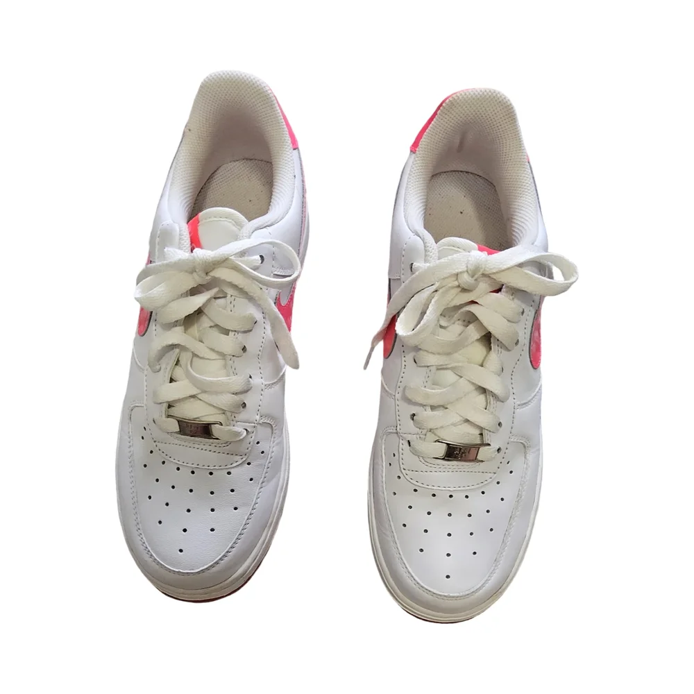 Preloved Nike Air White and Pink Sneakers Size 8